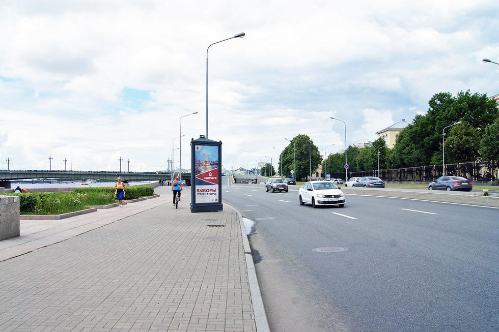 Фотография рекламного носителя, тип: Пиллар 3x1.4, адрес: Арсенальная наб. Х Ленина пл., Санкт-Петербург, Россия. Сторона Б №724837