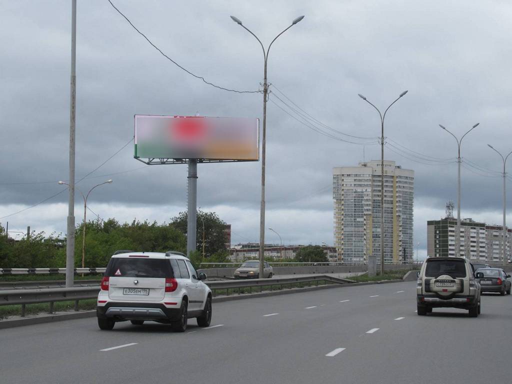 Фотография рекламного носителя, тип: Суперсайт 4x12, адрес: Халтурина ул. - Опалихинская ул., ТЦ "Карнавал", Екатеринбург, Свердловская область, Россия. Сторона В1-B10 №298728