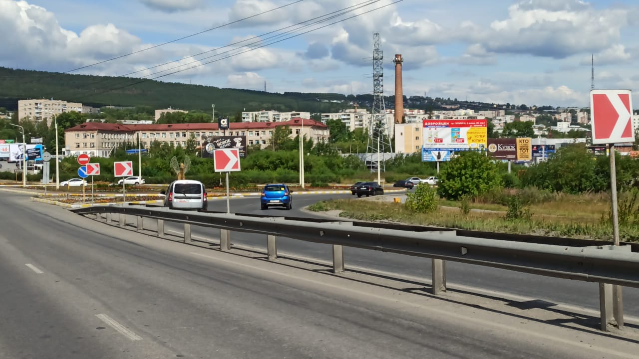 Фотография рекламного носителя, тип: Билборд 3x6, адрес: им. Ю. А. Гагарина пр-т. Х Мира пр-т., в районе транспортной развязки, Златоуст, Челябинская область, Россия. Сторона А №973662