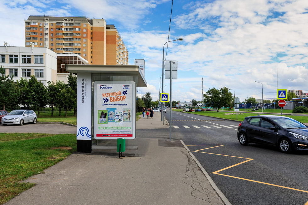 Фотография рекламного носителя, тип: Остановка 1.8x1.2, адрес: Авиаторов ул., д.28, Москва, Россия. Сторона Б №801752