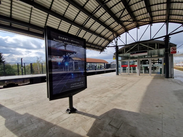 Фотография рекламного носителя, тип: Ситиформат 1.8x1.2, адрес: Раменское ст., на платформе №2, перед турникетной зоной, левая часть платформы, Московская область, Россия. Сторона A2 №1067597