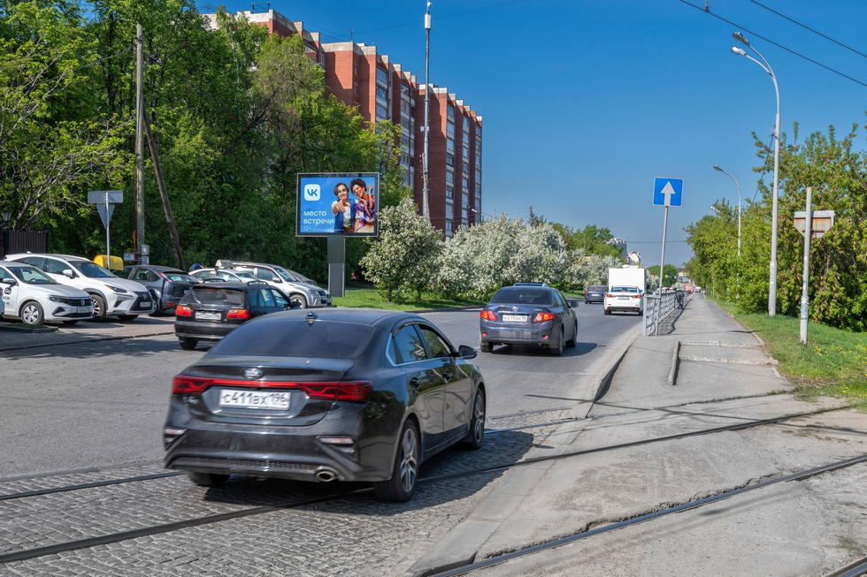 Фотография рекламного носителя, тип: Ситиборд 2.7x3.7, адрес: Кирова ул., д.7, Екатеринбург, Свердловская область, Россия. Сторона A1-A6 №651409