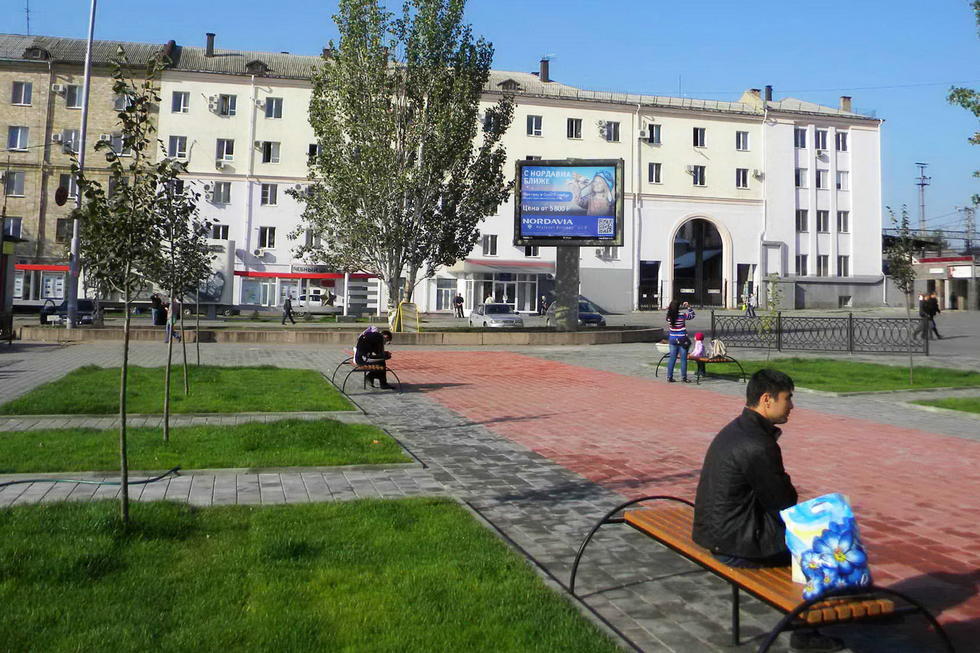 Фотография рекламного носителя, тип: Ситиборд 2.7x3.7, адрес: Привокзальная пл., Волгоград, Волгоградская область, Россия. Сторона А1-А5 №338111