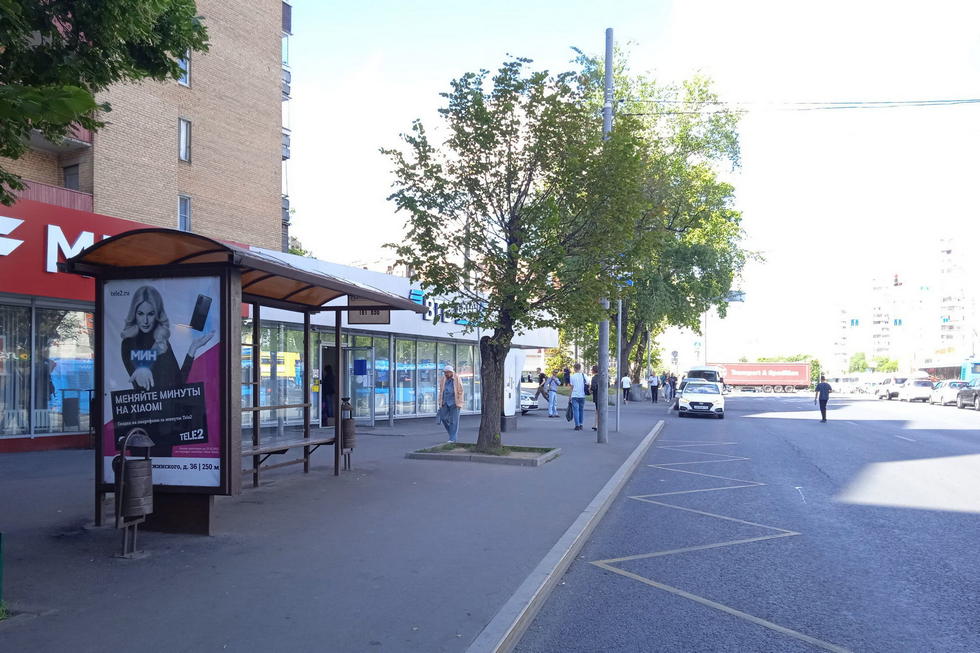 Фотография рекламного носителя, тип: Остановка 1.8x1.2, адрес: Менжинского ул., д.21, Москва, Россия. Сторона Б №929557