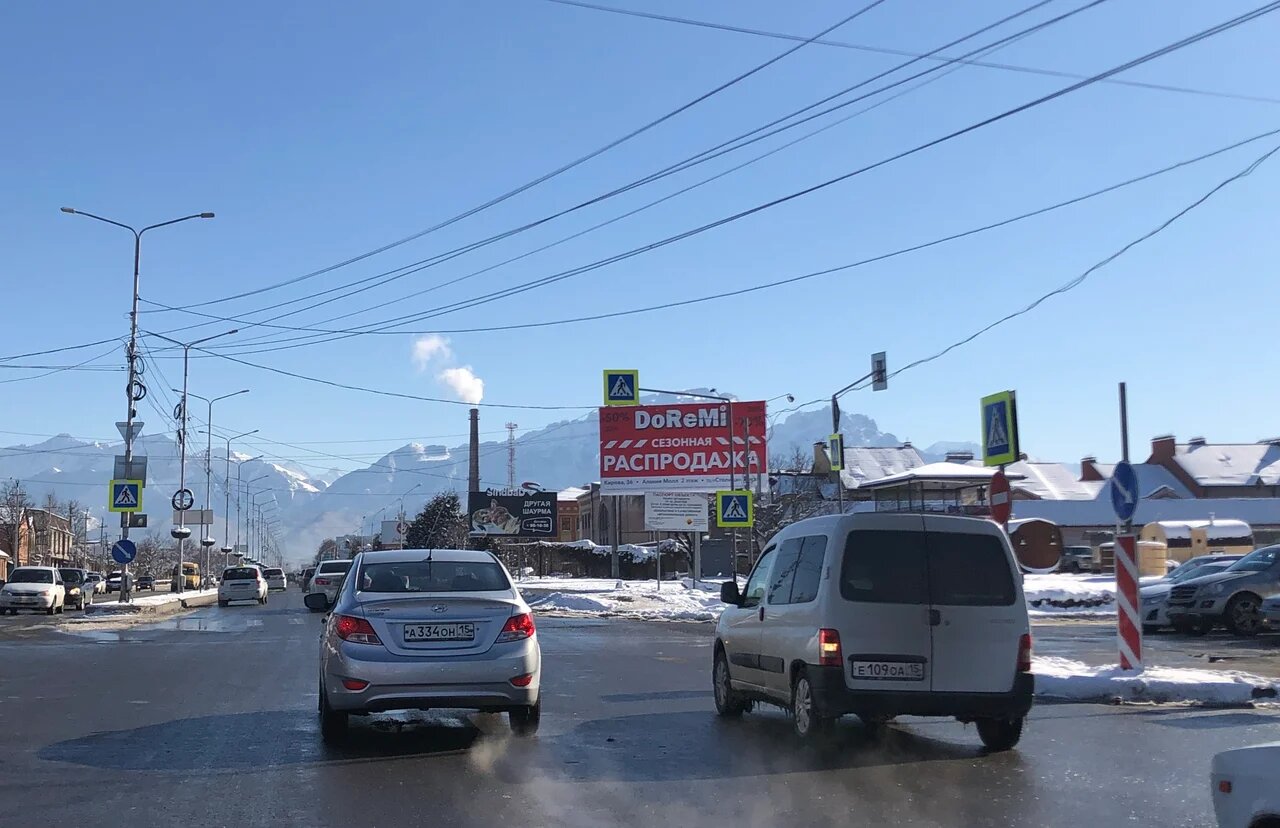 Фотография рекламного носителя, тип: Билборд 3x6, адрес: Калинина ул. Х Доватора пр-т., Владикавказ, Республика Северная Осетия – Алания, Россия. Сторона А1 №451691