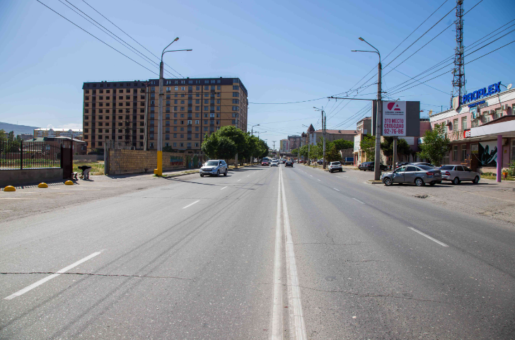 Фотография рекламного носителя, тип: Билборд 3x4, адрес: Петра 1 пр-т., маг Палетта, Махачкала, Республика Дагестан, Россия. Сторона А №1096377