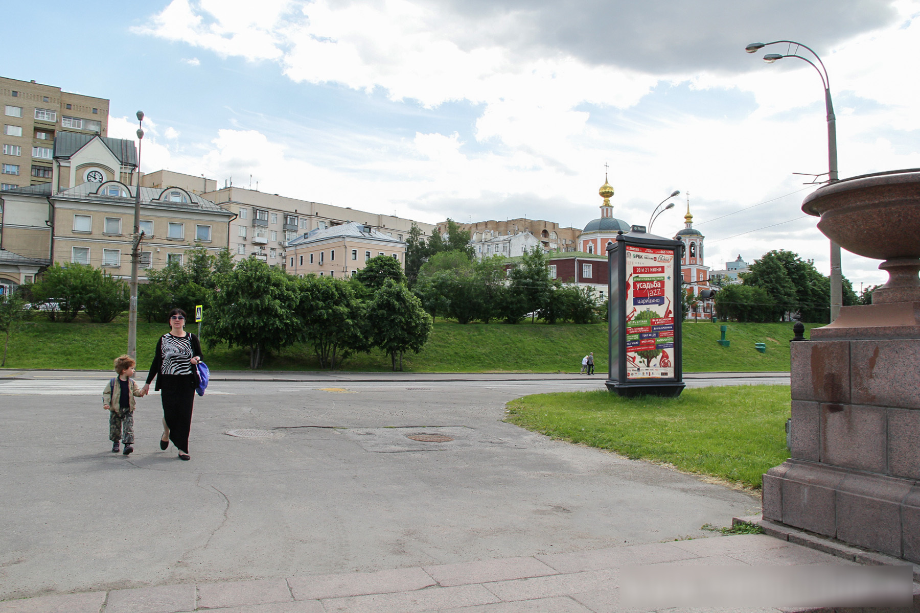 Фотография рекламного носителя, тип: Пиллар 3x1.4, адрес: Олимпийский пр-т., д.10, Москва, Россия. Сторона С №329886