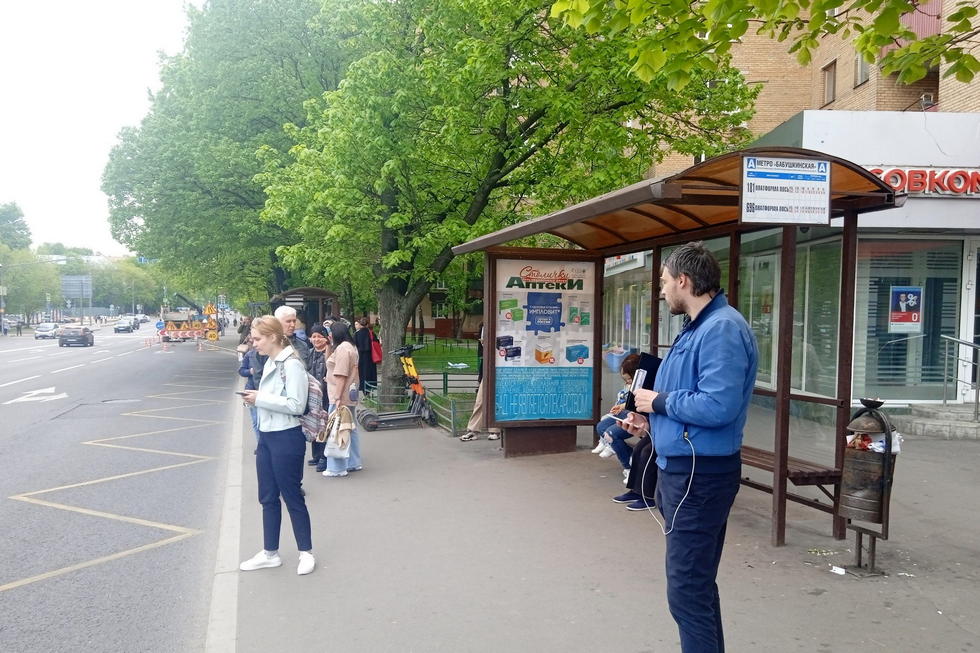 Фотография рекламного носителя, тип: Остановка 1.8x1.2, адрес: Менжинского ул., д.21, Москва, Россия. Сторона А №929556