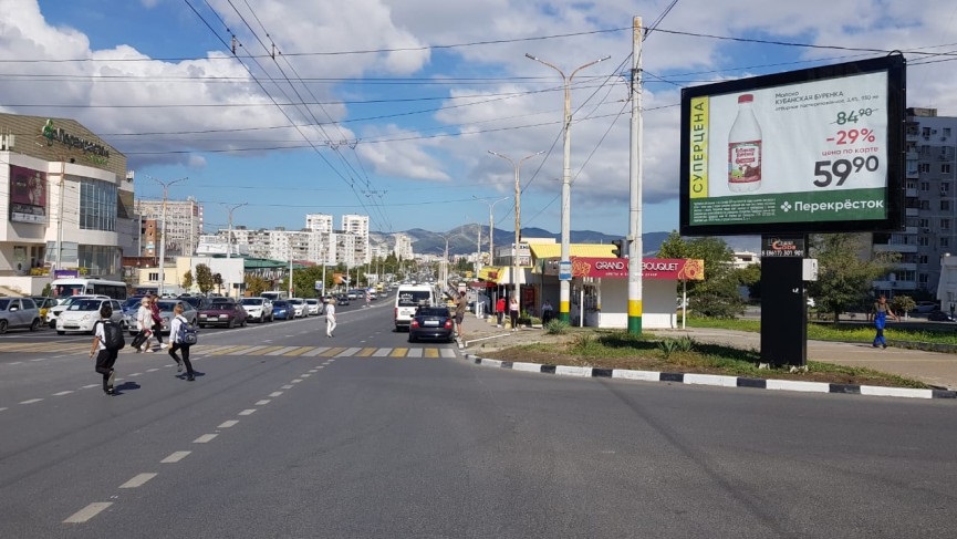 Фотография рекламного носителя, тип: Ситиборд 2.7x3.7, адрес: Дзержинского пр-т. X Хворостянского ул., Новороссийск, Краснодарский край, Россия. Сторона A1-A5 №1071975