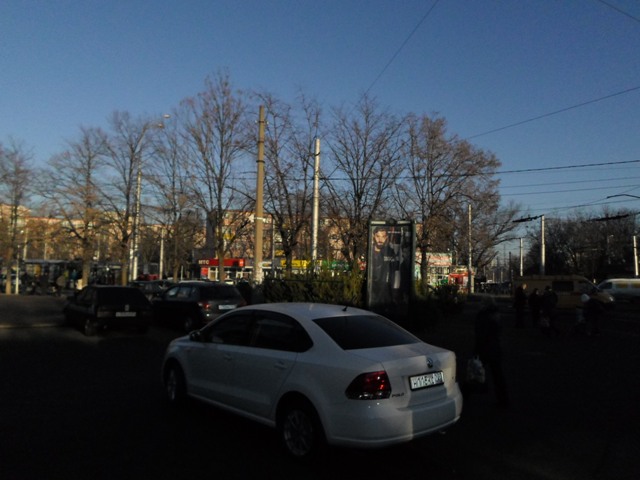 Фотография рекламного носителя, тип: Пиллар 3x1.4, адрес: Ставропольская ул., д.252/4, Краснодар, Краснодарский край, Россия. Сторона А №409570