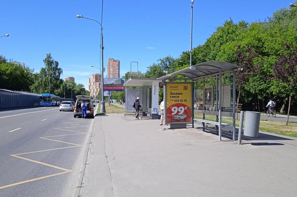 Фотография рекламного носителя, тип: Остановка 1.8x1.2, адрес: Онежская ул., д.38, корп.1, Москва, Россия. Сторона А №936888