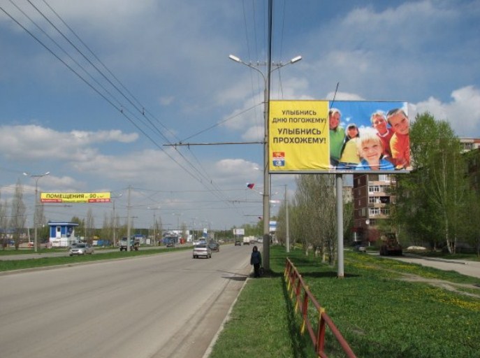 Фотография рекламного носителя, тип: Билборд 3x6, адрес: Суворова ул., д.17, Каменск-Уральский, Свердловская область, Россия. Сторона A №1081096