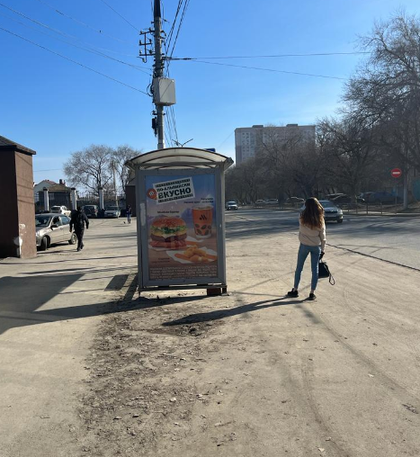 Фотография рекламного носителя, тип: Остановка 1.8x1.2, адрес: Грибова ул. Х Дегтярная ул., стадион Спартак, Саратов, Саратовская область, Россия. Сторона Б №586004