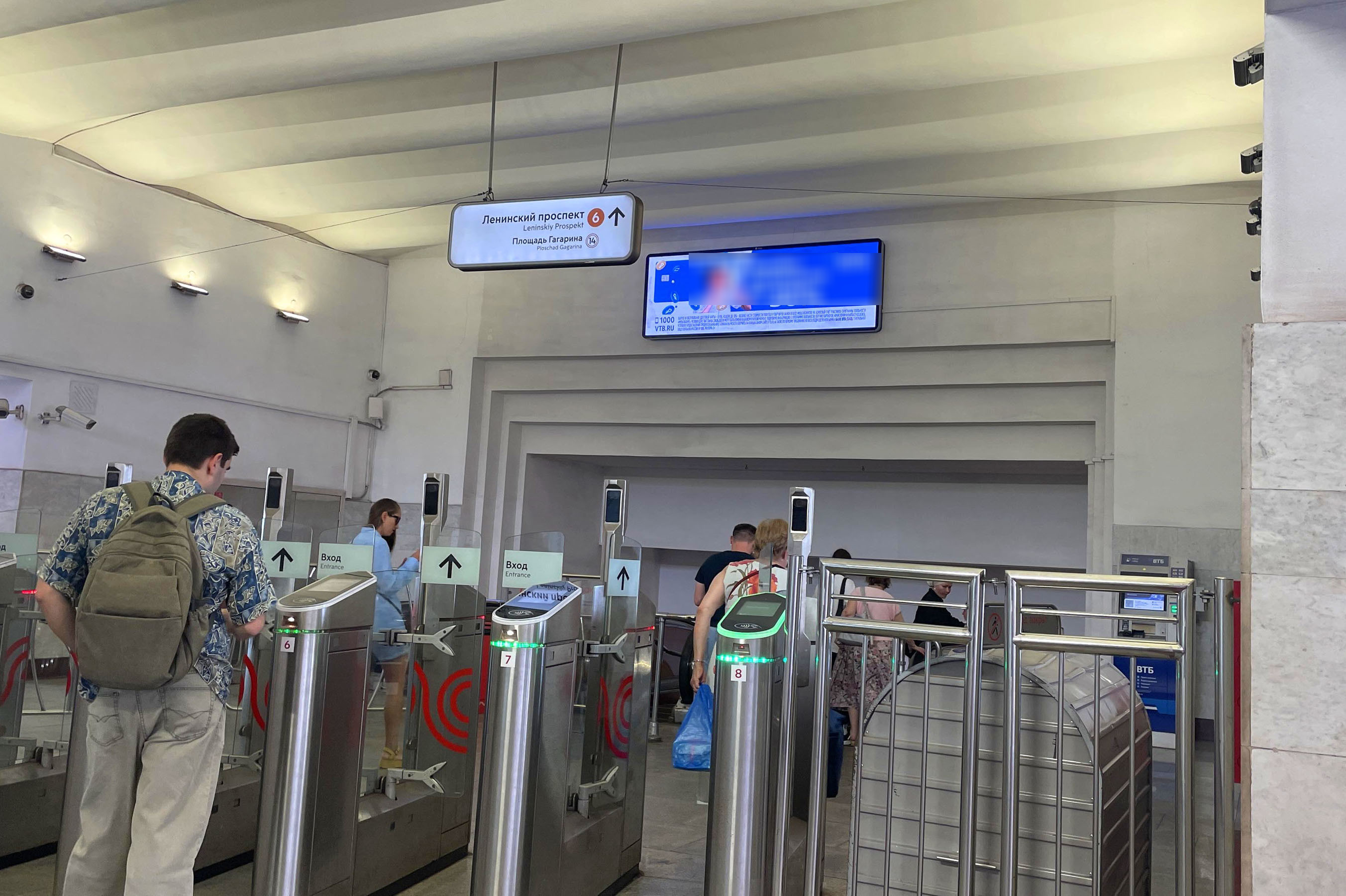 Фотография рекламного носителя, тип: Видеоэкран, адрес: Станция метро «Ленинский проспект», линия Калужско-Рижская, Москва, Россия. Сторона/вариант A1 №1055218