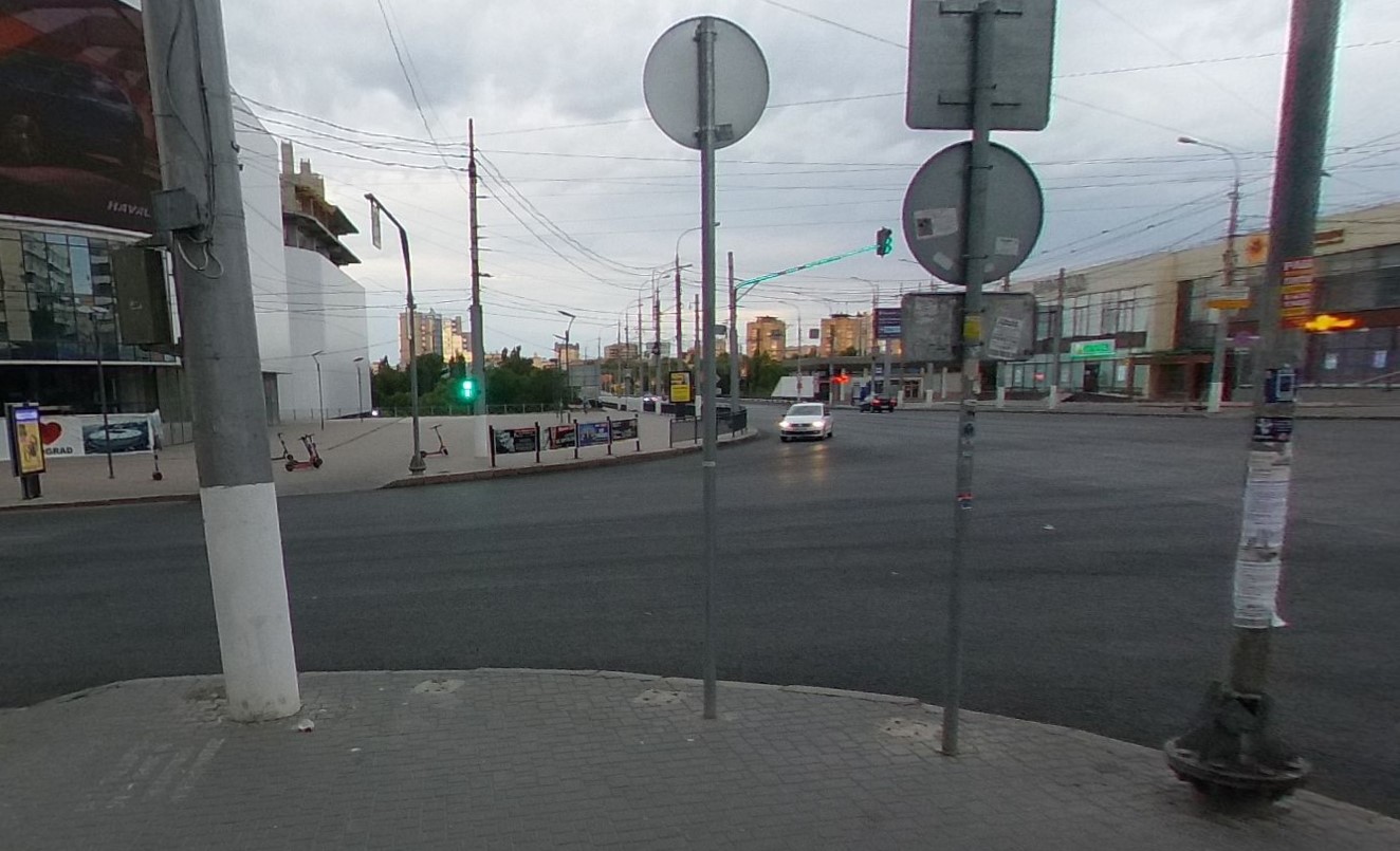 Фотография рекламного носителя, тип: Дорожное ограждение, адрес: Ленина пр-т. X Краснознаменская ул., Волгоград, Волгоградская область, Россия. Сторона A3 №1072404