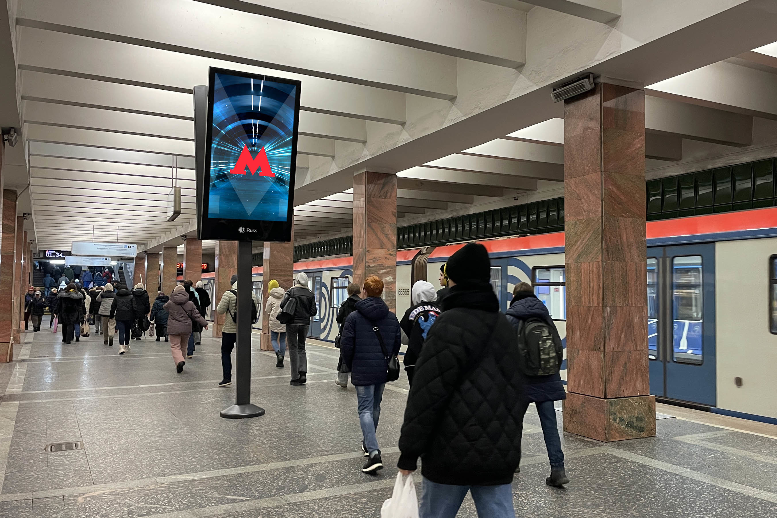 Фотография рекламного носителя, тип: Видеоэкран, адрес: Станция метро «Новоясеневская», линия Калужско-Рижская, Москва, Россия. Сторона/вариант А11-А20 №1075443