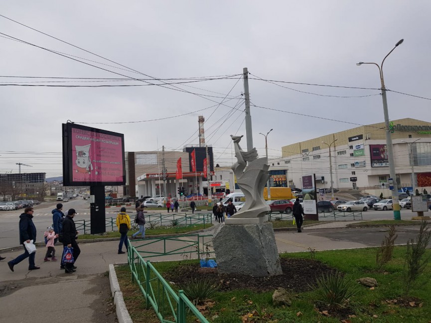 Фотография рекламного носителя, тип: Ситиборд 2.7x3.7, адрес: Дзержинского пр-т. X Хворостянского ул., Новороссийск, Краснодарский край, Россия. Сторона B1-B5 №1071976