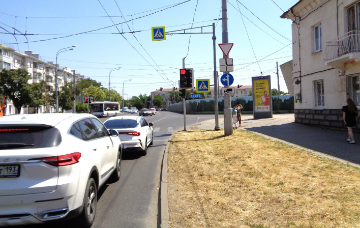 Фотография рекламного носителя, тип: Пиллар 3x1.4, адрес: Офицерская ул. Х Нефтяников ш., д.13, Краснодар, Краснодарский край, Россия. Сторона А №458717