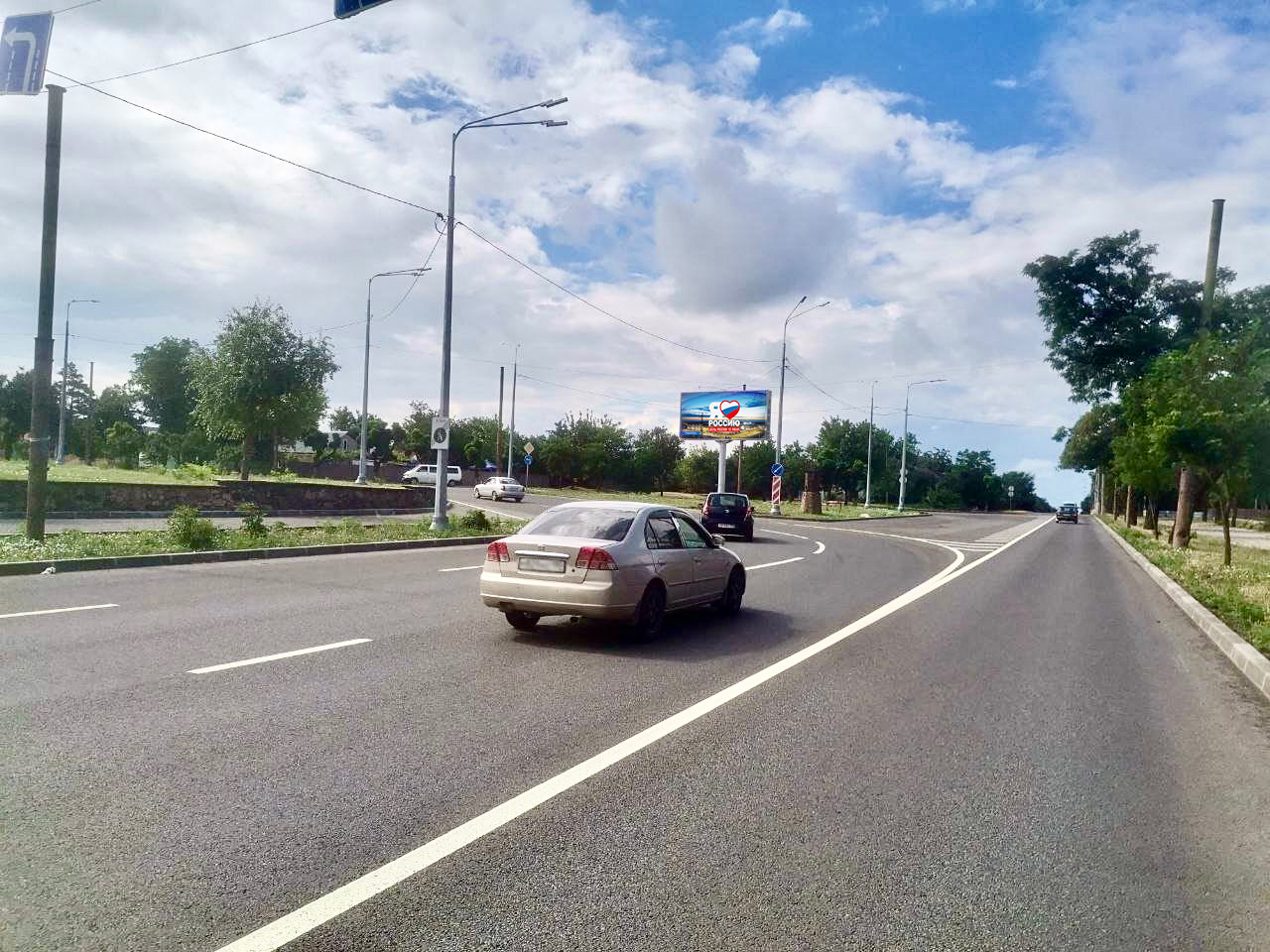 Фотография рекламного носителя, тип: Билборд 3x6, адрес: Машиностроителей пл., поз.1, Мариуполь, Донецкая область, Россия. Сторона A1-А10 №1097589