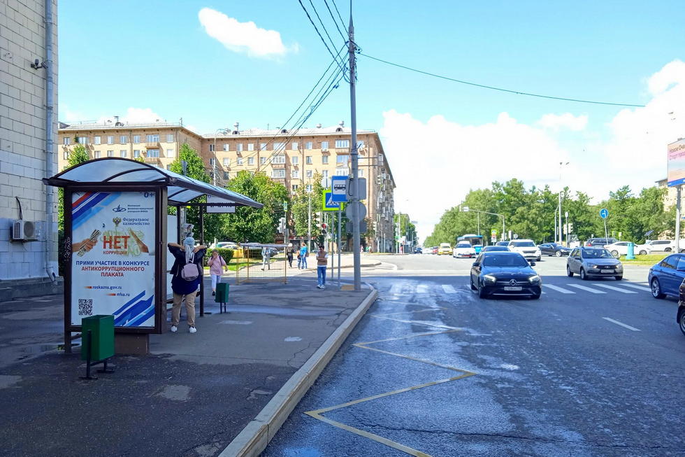 Фотография рекламного носителя, тип: Остановка 1.8x1.2, адрес: Дмитрия Ульянова ул., д.4, корп.1, поз.1, Москва, Россия. Сторона B №281806