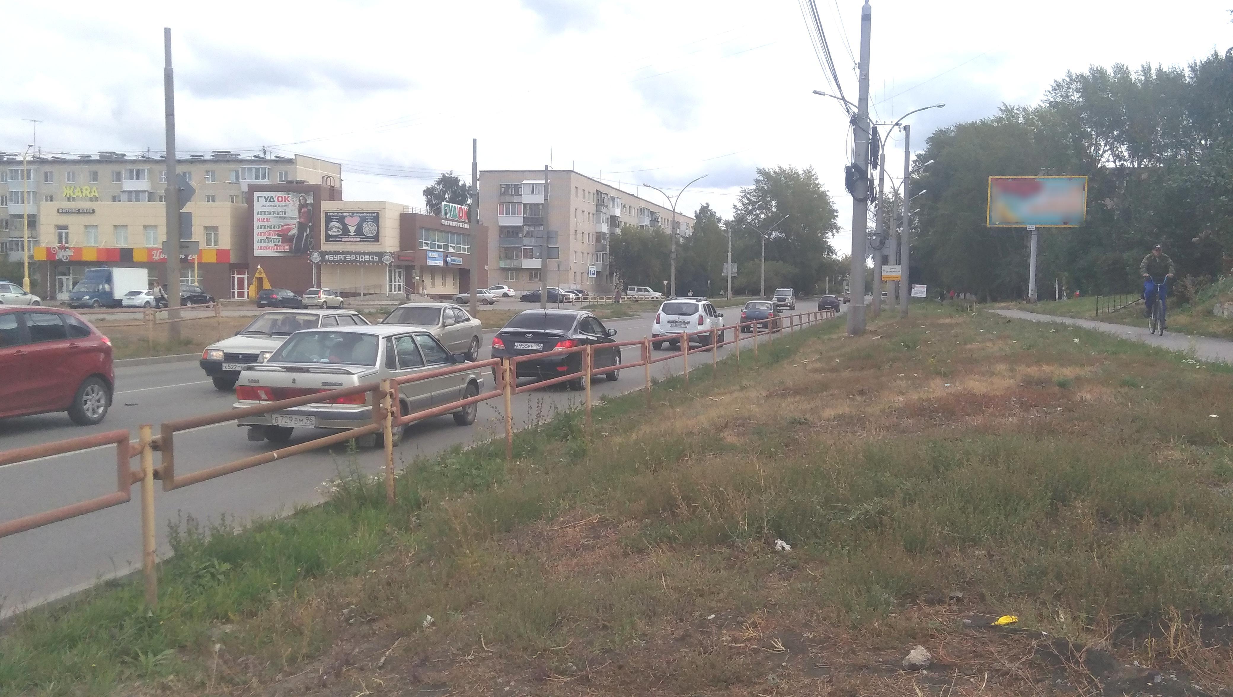 Фотография рекламного носителя, тип: Билборд 3x6, адрес: Октябрьская ул., д.101, Каменск-Уральский, Свердловская область, Россия. Сторона A1-A3 №602026