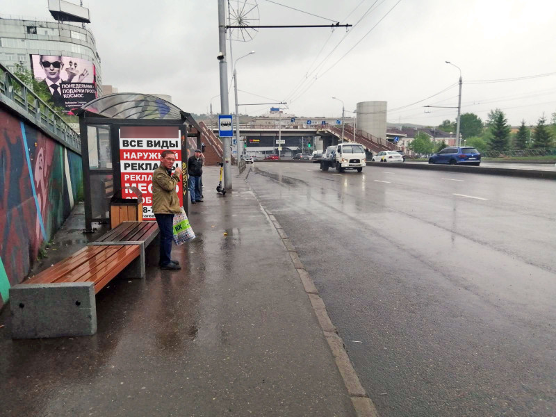 Фотография рекламного носителя, тип: Остановка 1.8x1.2, адрес: Свободный пр-т, ост. Кинотеатр Космос, поз.1, Красноярск, Красноярский край, Россия. Сторона Б №1046498