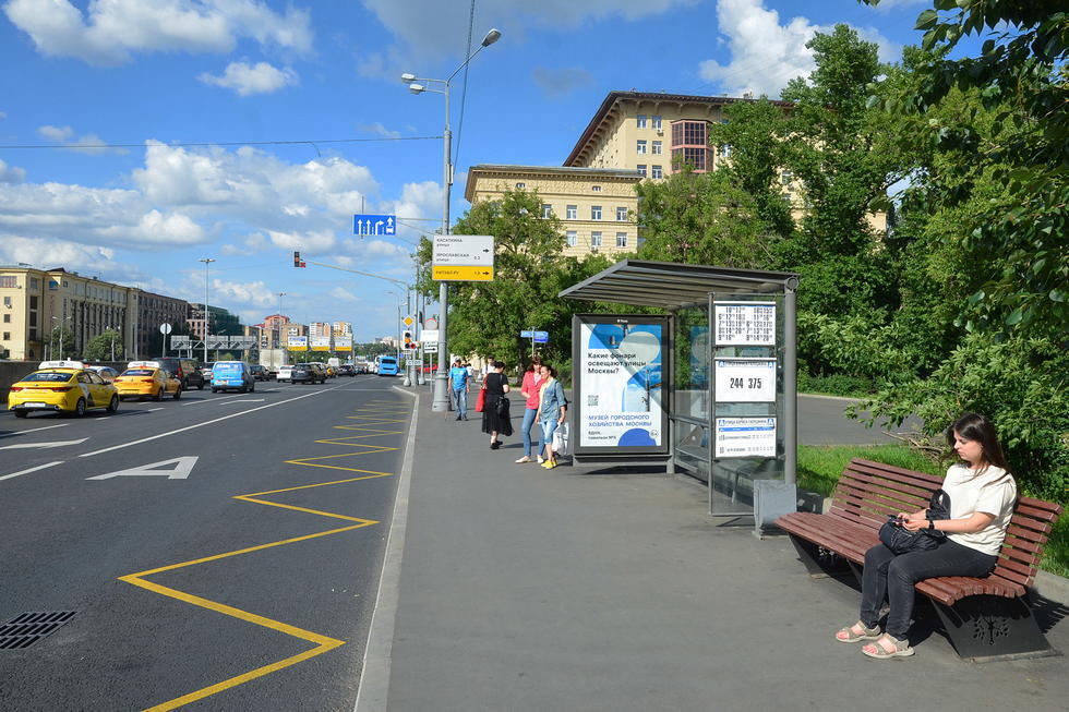 Фотография рекламного носителя, тип: Остановка 1.8x1.2, адрес: Мира пр-т. Х Бориса Галушкина ул., Москва, Россия. Сторона А №334973