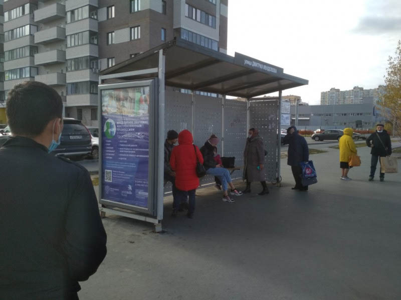 Фотография рекламного носителя, тип: Остановка 1.8x1.2, адрес: Дмитрия Менделеева ул., ТРЦ Кристалл, Тюмень, Тюменская область, Россия. Сторона B №944967