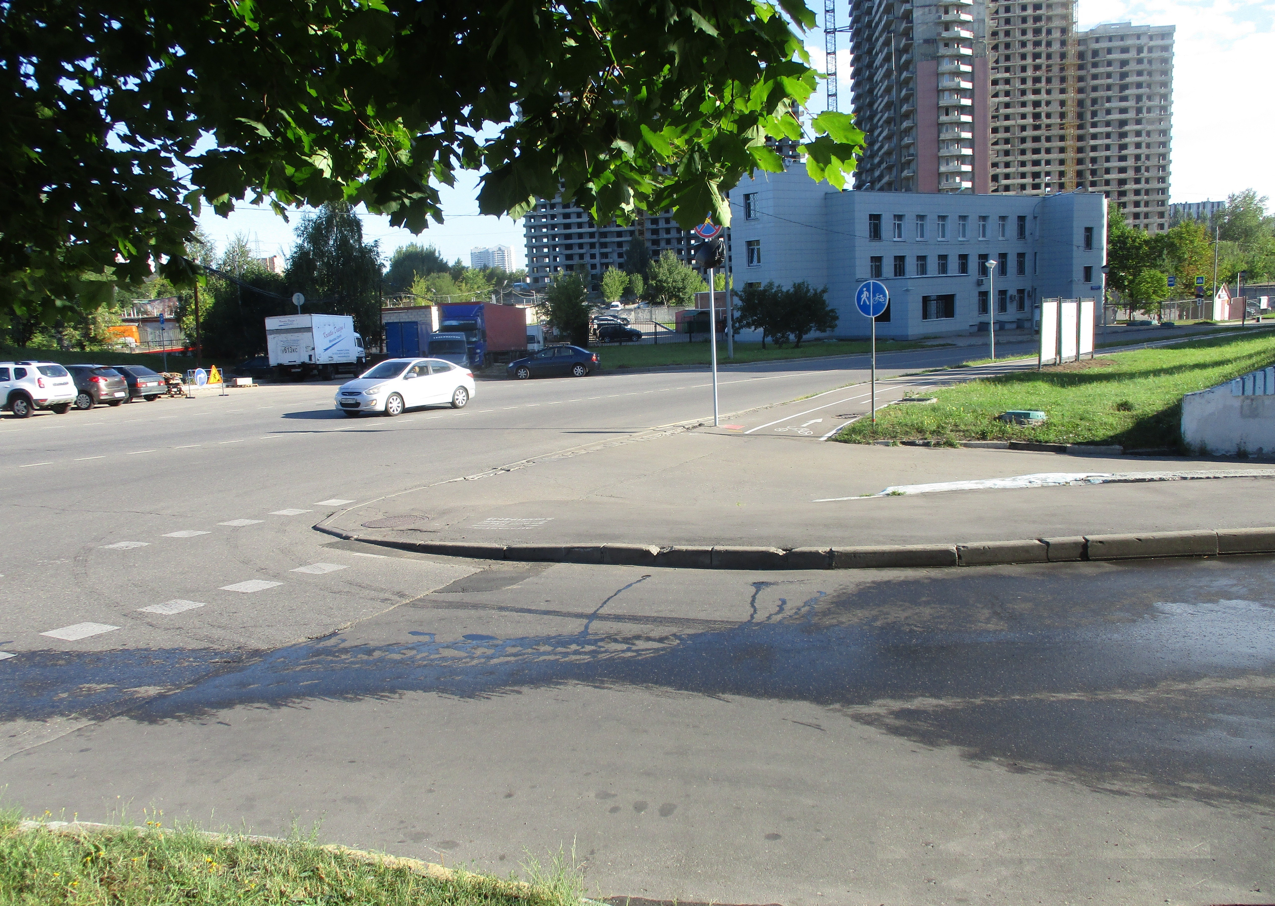 Фотография рекламного носителя, тип: Афиша 1.75x1.8, адрес: Северное Чертаново мкр., д.5, корп."В", стенд 2, Москва, Россия. Сторона А2 №873655