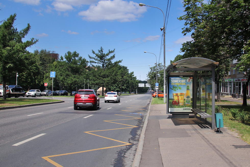 Фотография рекламного носителя, тип: Остановка 1.8x1.2, адрес: 60-летия Октября пр-т. Х Вавилова ул., Москва, Россия. Сторона А №334957
