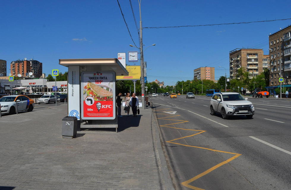 Фотография рекламного носителя, тип: Остановка 1.8x1.2, адрес: Комсомольский пр-т., д.28, Москва, Россия. Сторона Б №506353