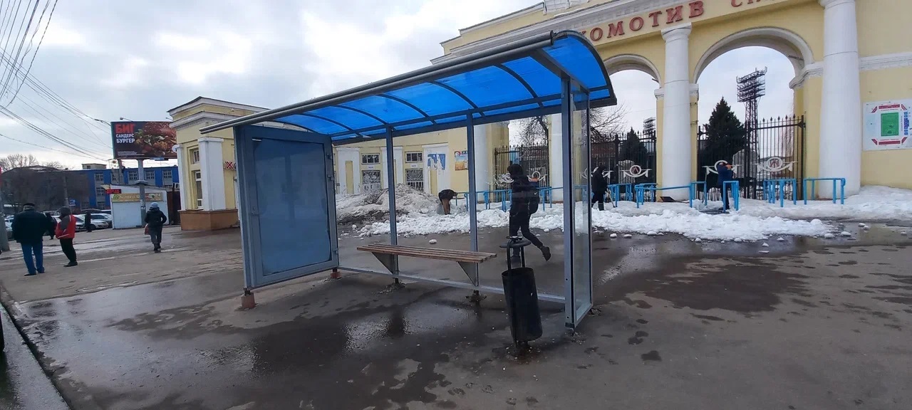 Фотография рекламного носителя, тип: Остановка 1.8x1.2, адрес: Привокзальная пл., поз.3, Саратов, Саратовская область, Россия. Сторона A №842071