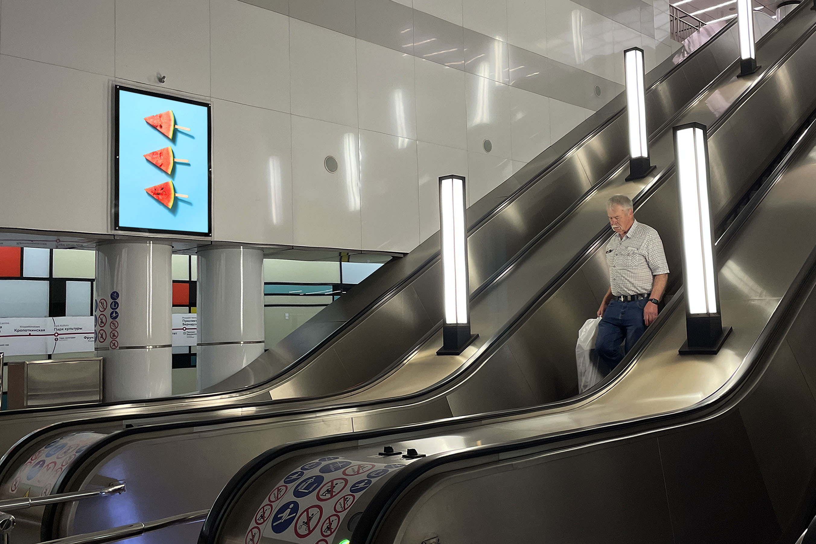 Фотография рекламного носителя, тип: Кристалайт, адрес: Станция метро «Румянцево», линия Сокольническая, Москва, Россия. Сторона/вариант A №1055328