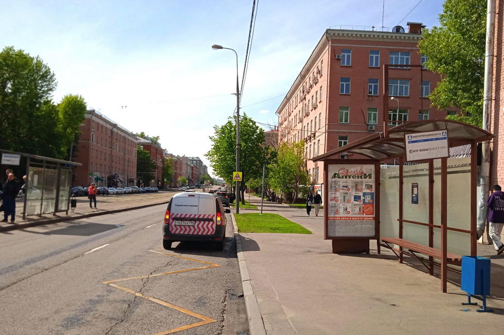 Фотография рекламного носителя, тип: Остановка 1.8x1.2, адрес: Кржижановского ул., д.22, Москва, Россия. Сторона А №928123