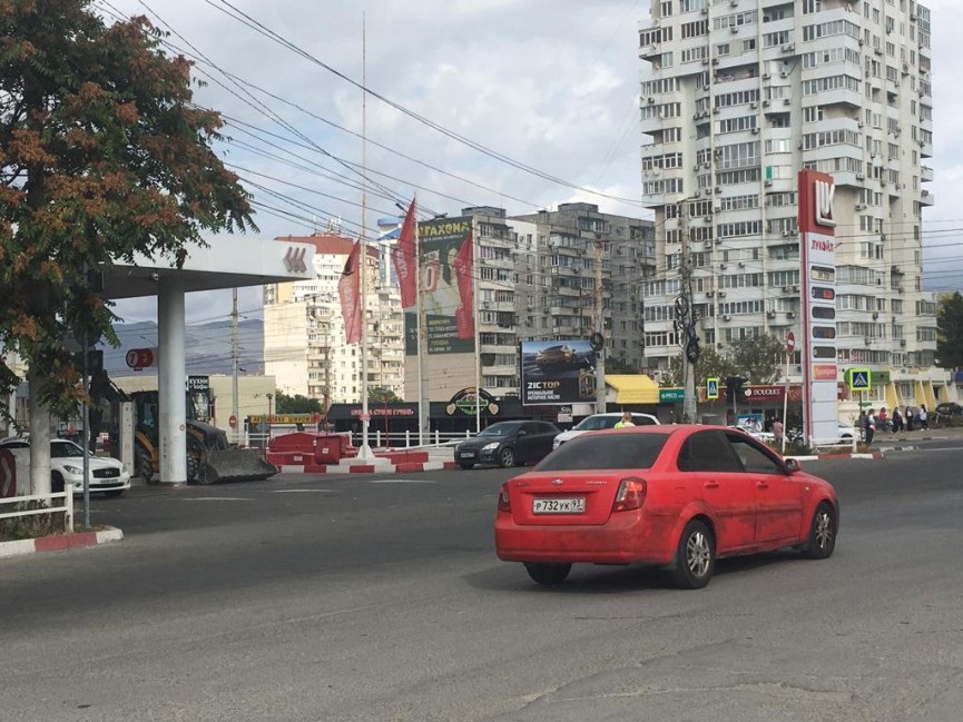 Фотография рекламного носителя, тип: Ситиборд 2.7x3.7, адрес: Дзержинского пр-т., д.217а X Хворостянского ул., Новороссийск, Краснодарский край, Россия. Сторона B №1071978