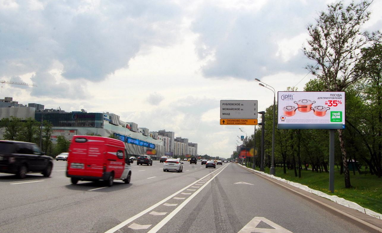 Фотография рекламного носителя, тип: Билборд 3x6, адрес: Кутузовский пр-т., д.52 Х Рублевское ш., Москва, Россия. Сторона Аh1-Аh4 №882157
