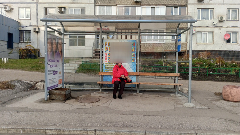 Фотография рекламного носителя, тип: Остановка 1.8x1.2, адрес: Дзержинского ул., д.29, Новый торговый центр, Новокуйбышевск, Самарская область, Россия. Сторона A2 №1077595