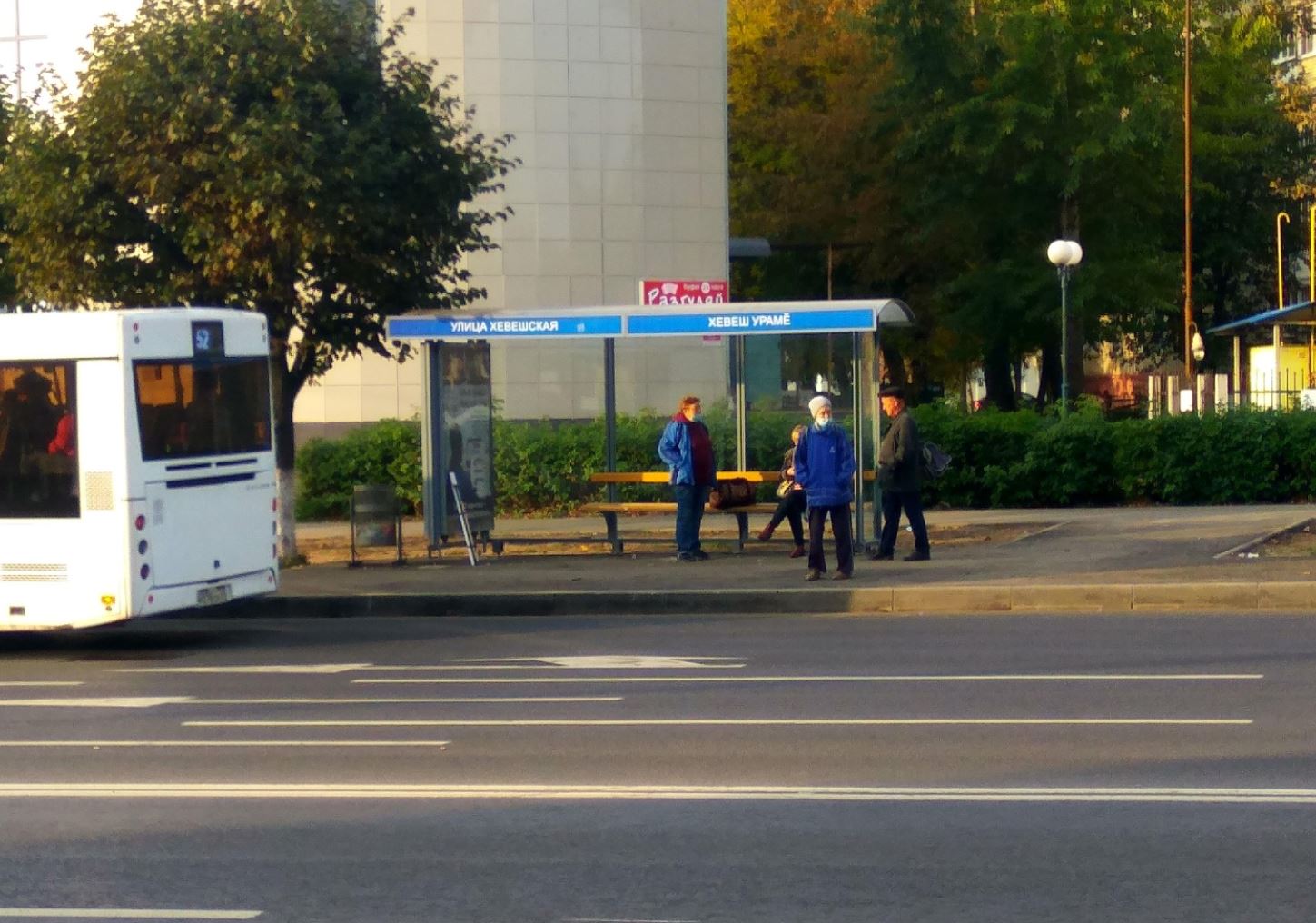 Фотография рекламного носителя, тип: Остановка 1.8x1.2, адрес: Эгерский б-р., д.13, Чебоксары, Республика Чувашия, Россия. Сторона А №978662