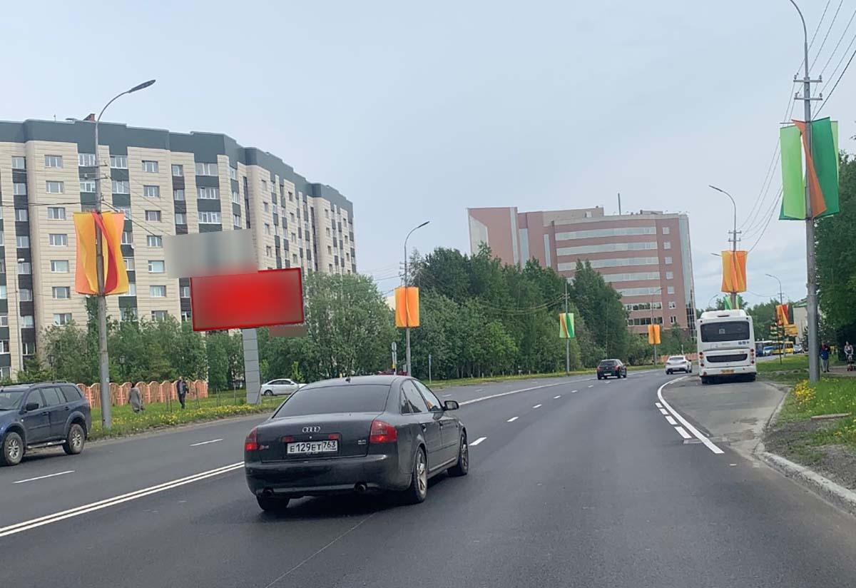 Фотография рекламного носителя, тип: Билборд 3x6, адрес: Флегонта Показаньева ул., д.8, Сургут, Ханты-Мансийский автономный округ – Югра, Россия. Сторона Б №440216