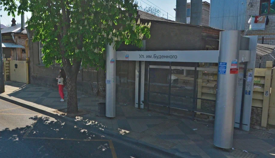 Фотография рекламного носителя, тип: Остановка 1.8x1.2, адрес: Октябрьская ул., д.173, Краснодар, Краснодарский край, Россия. Сторона А3 №1096558