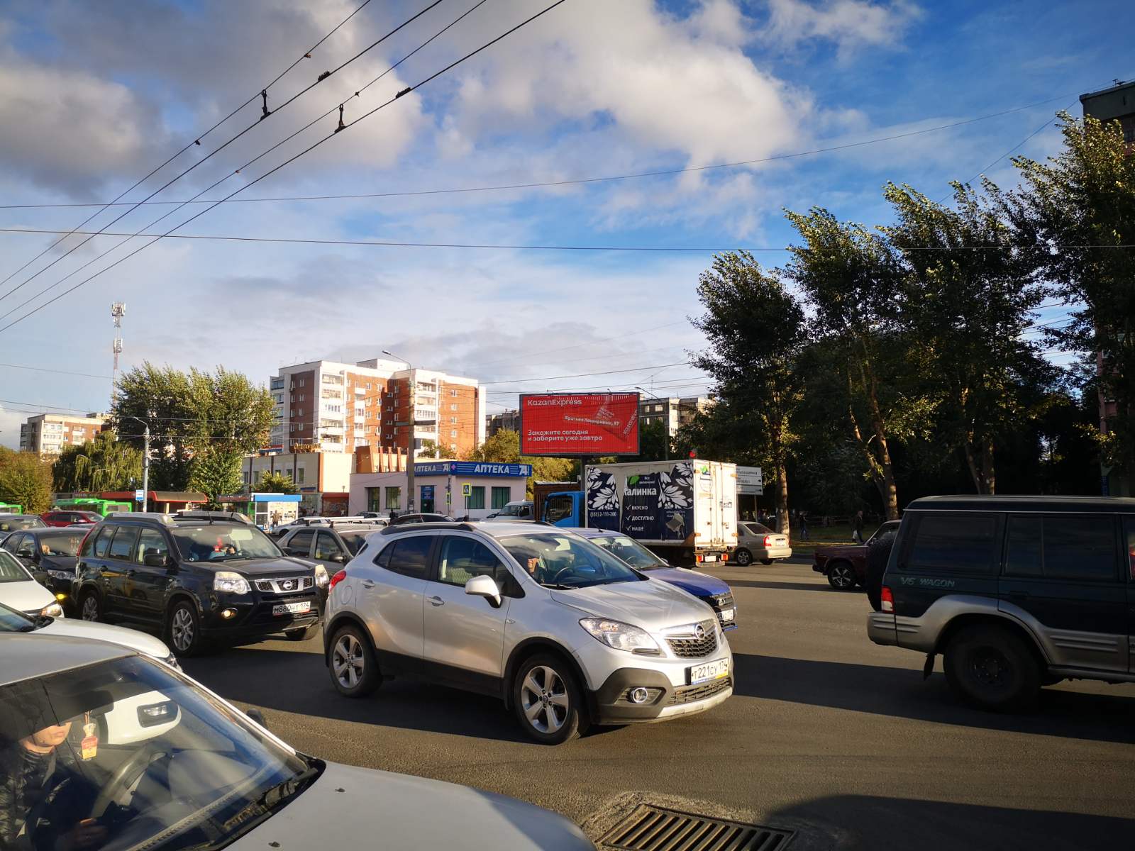 Фотография рекламного носителя, тип: Билборд 3x6, адрес: Бр. Кашириных ул., д.97 Х Чайковского ул., Челябинск, Челябинская область, Россия. Сторона А1-A3 №537030