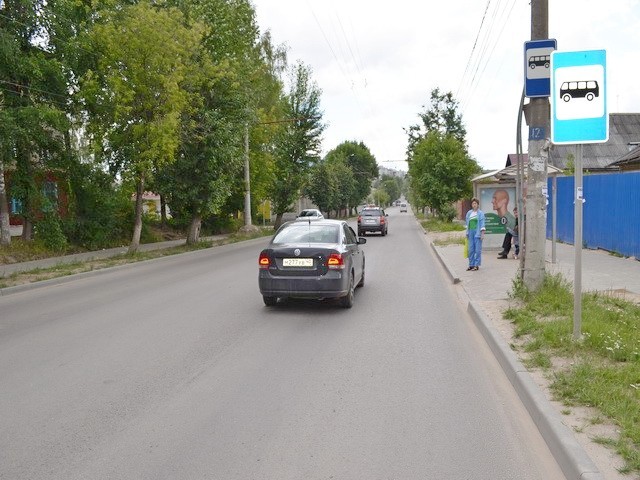 Фотография рекламного носителя, тип: Остановка 1.8x1.2, адрес: Маяковского пл., напротив ПТУ №3, Калуга, Калужская область, Россия. Сторона A1-A5 №621578