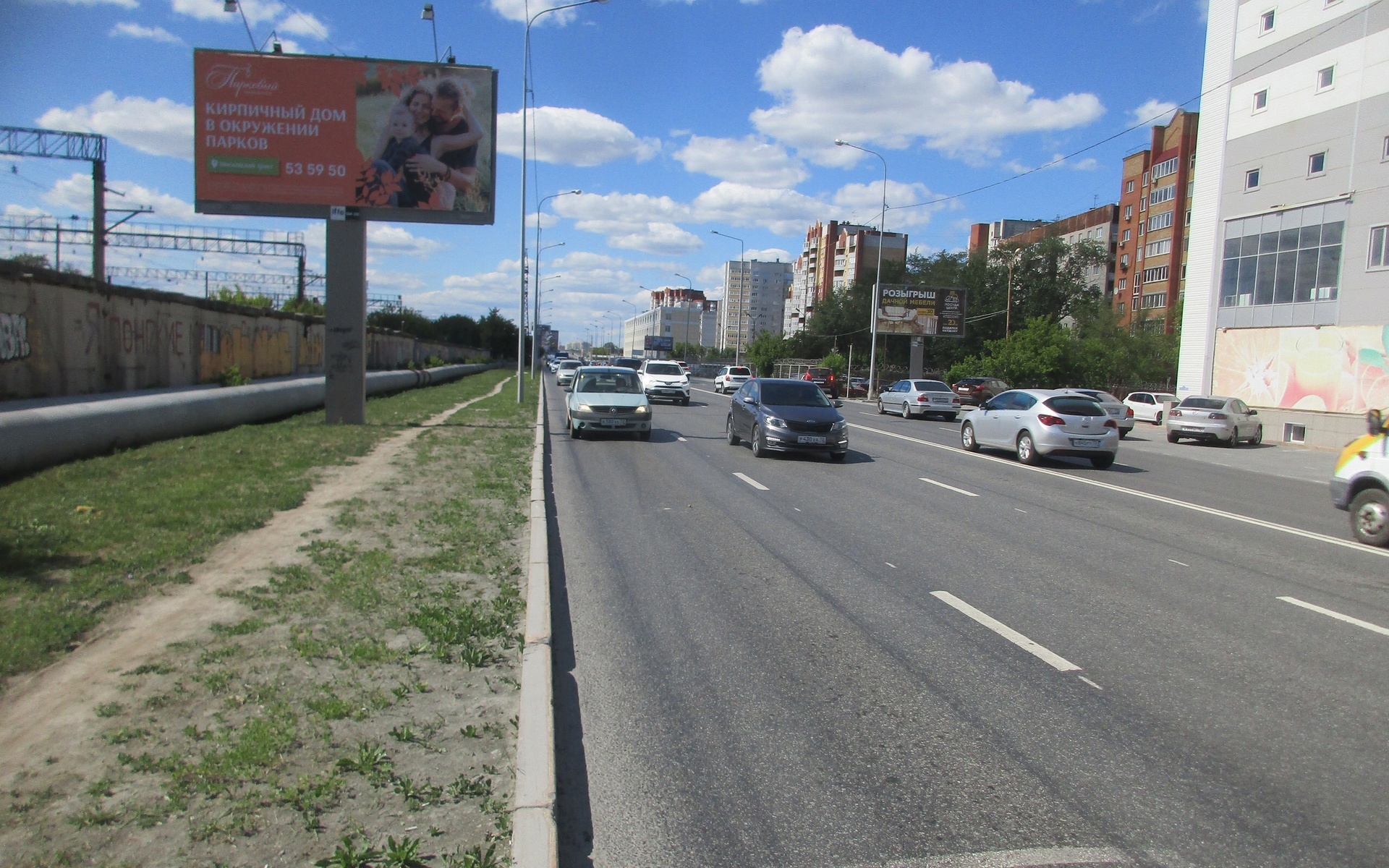 Фотография рекламного носителя, тип: Билборд 3x6, адрес: 50 лет ВЛКСМ ул., д.37 Х Холодильная ул., Тюмень, Тюменская область, Россия. Сторона Б №410910