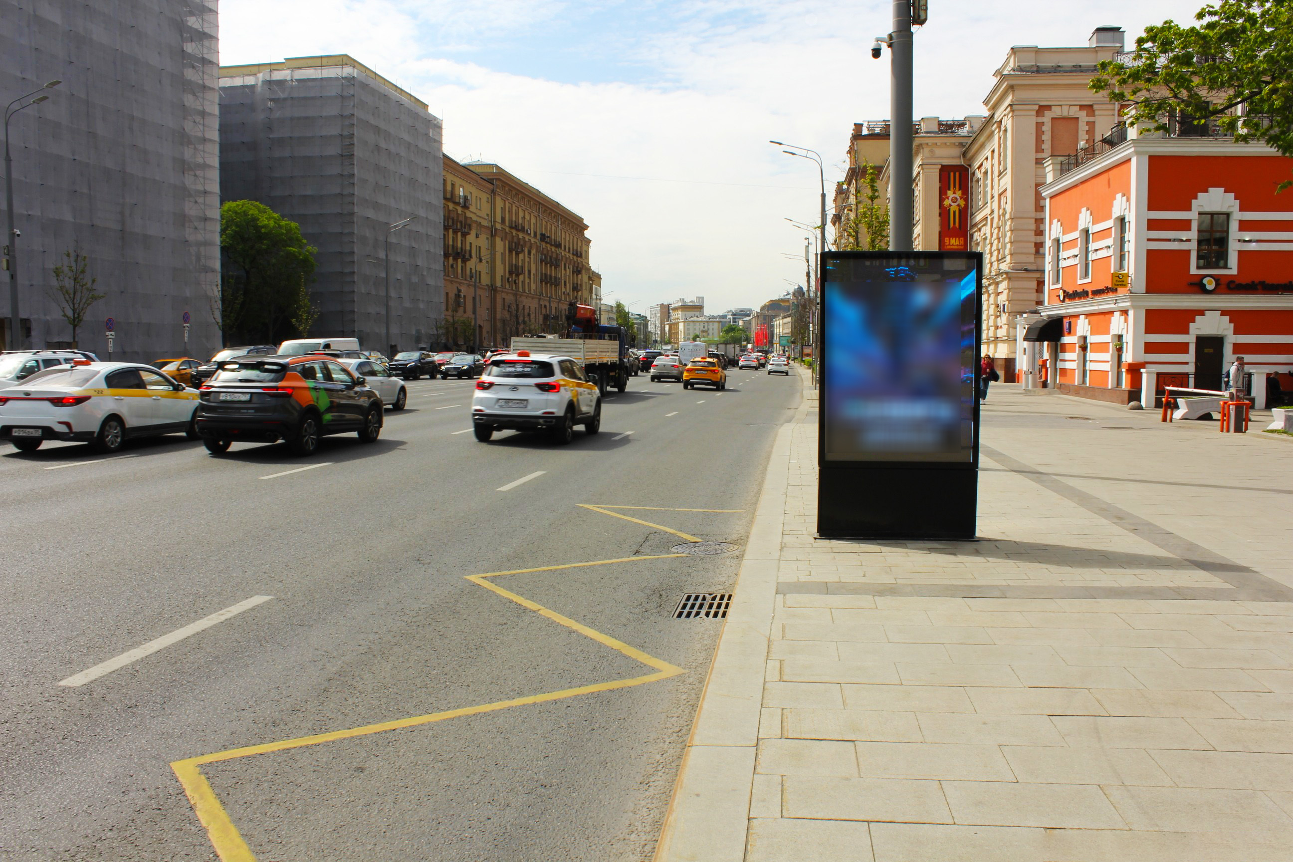 Фотография рекламного носителя, тип: Ситиформат 1.8x1.2, адрес: Садовая-Кудринская ул., д.9, поз.1, Москва, Россия. Сторона A1-A10 №436792