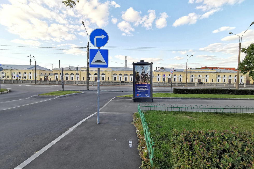 Фотография рекламного носителя, тип: Пиллар 3x1.4, адрес: Обводного канала наб., д.118, корп.7, Санкт-Петербург, Россия. Сторона С №724889