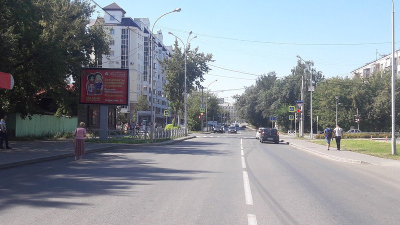 Фотография рекламного носителя, тип: Ситиборд 2.7x3.7, адрес: Большакова ул. Х Чапаева ул., д.11, Екатеринбург, Свердловская область, Россия. Сторона Б1-Б5 №586944