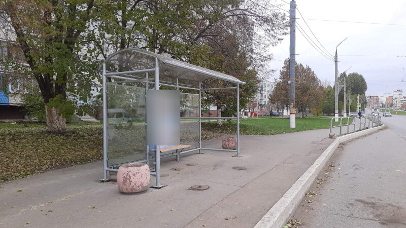 Фотография рекламного носителя, тип: Остановка 1.8x1.2, адрес: Победы пр-т., д.50, ост. 72-й квартал, Новокуйбышевск, Самарская область, Россия. Сторона В2 №1081401