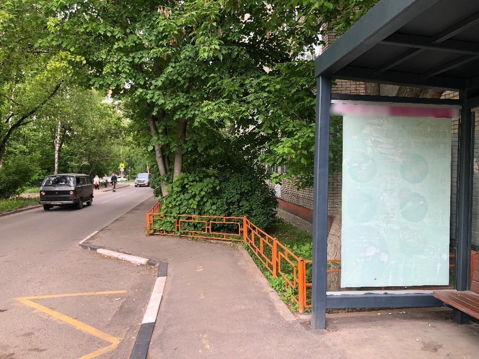 Фотография рекламного носителя, тип: Остановка 1.8x1.2, адрес: Лесная ул., д.15/5, Королев, Московская область, Россия. Сторона A №1043206