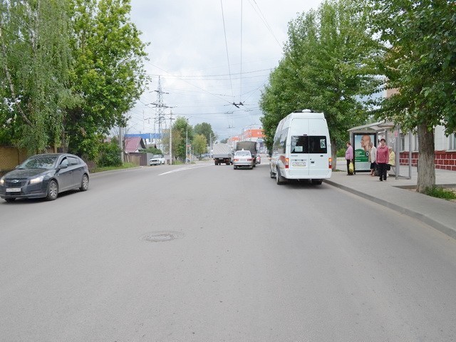 Фотография рекламного носителя, тип: Остановка 1.8x1.2, адрес: Маяковского пл., ПТУ №3, Калуга, Калужская область, Россия. Сторона A1-A5 №621580