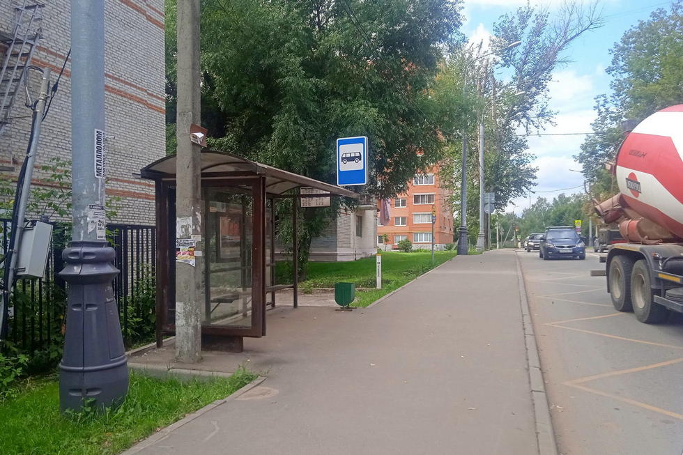 Фотография рекламного носителя, тип: Остановка 1.8x1.2, адрес: ТиНАО, Рязановское пос., Фабрики им. 1 Мая пос., д.9, Москва, Россия. Сторона Б №955914